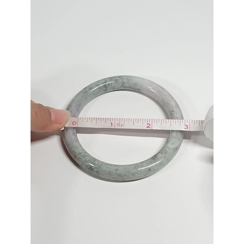 Unbranded solid natural